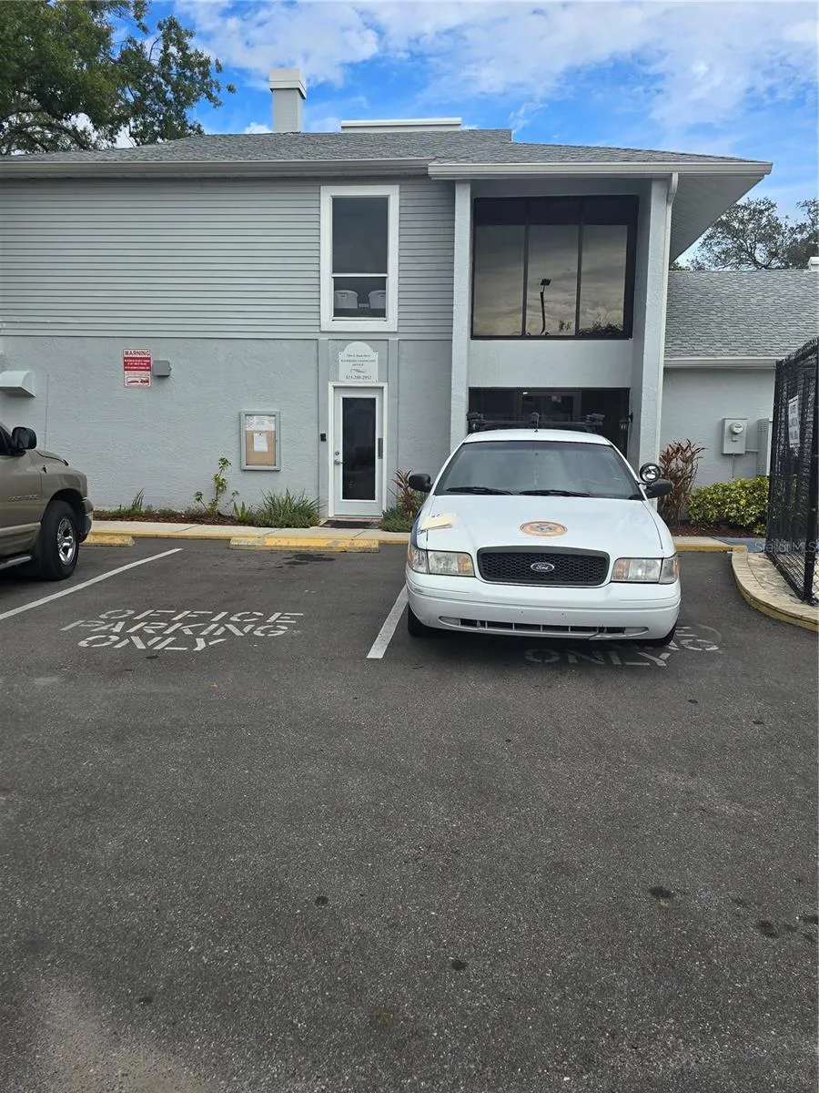 CLUB HOUSE