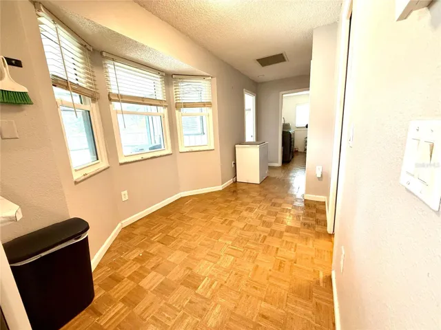 Kitchen eating area