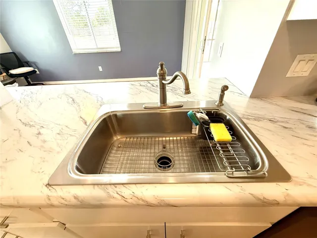 Stainless kitchen sink