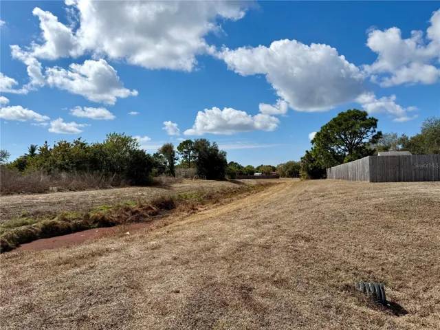 Greenbelt on L of home -