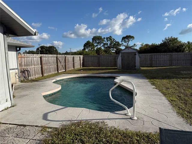Free form pool