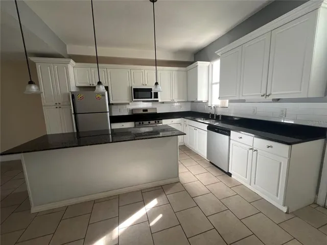 Kitchen with island