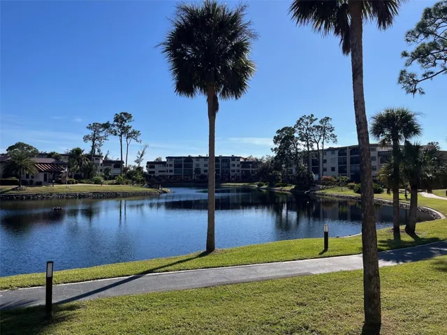 PARKLIKE COMMUNITY!!WALKING PATHS!!