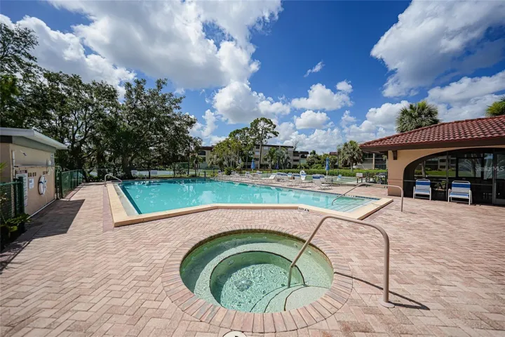 POOL & SPA!!