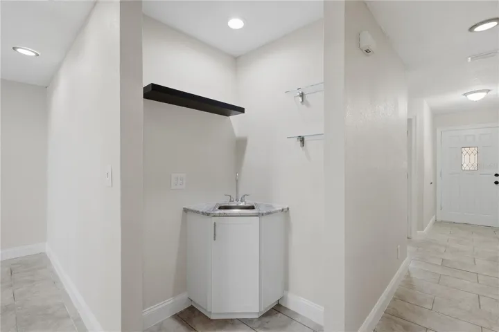 Hollway wet bar