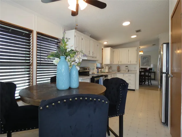 Front entry with eat in kitchen