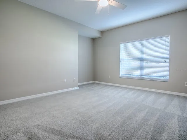 Principal Bedroom with walk in Closet