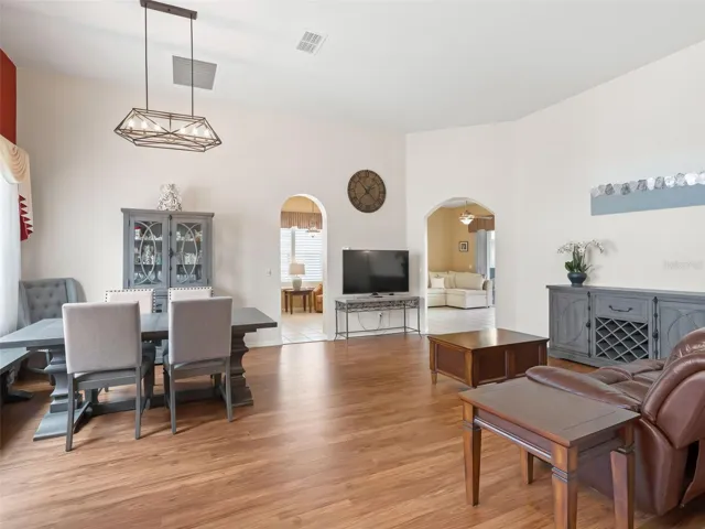 Dining Area w/10ft ceiling