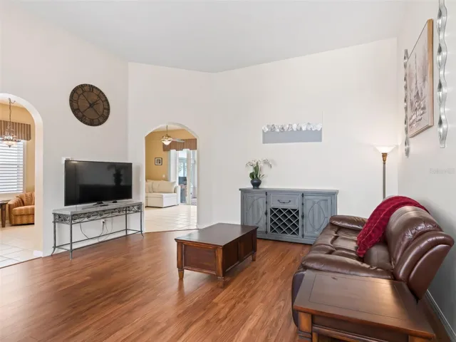 Living area w/Access to Family Rm