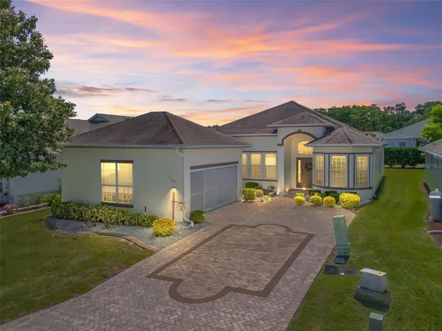 3/2 St George w/Oversized 2 Car Garage!