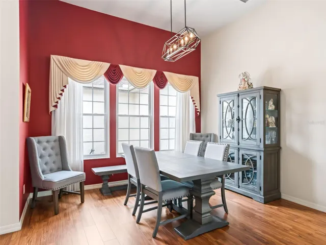 Dining area w/Laminate Flooring