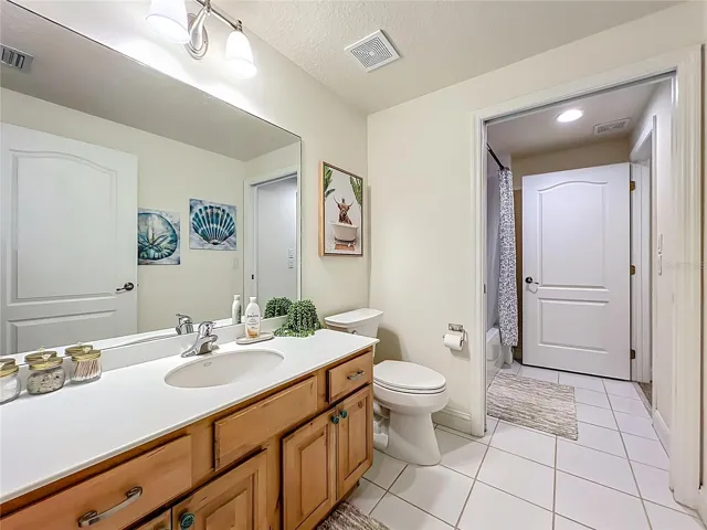 Bathroom with access from bedroom and hallway