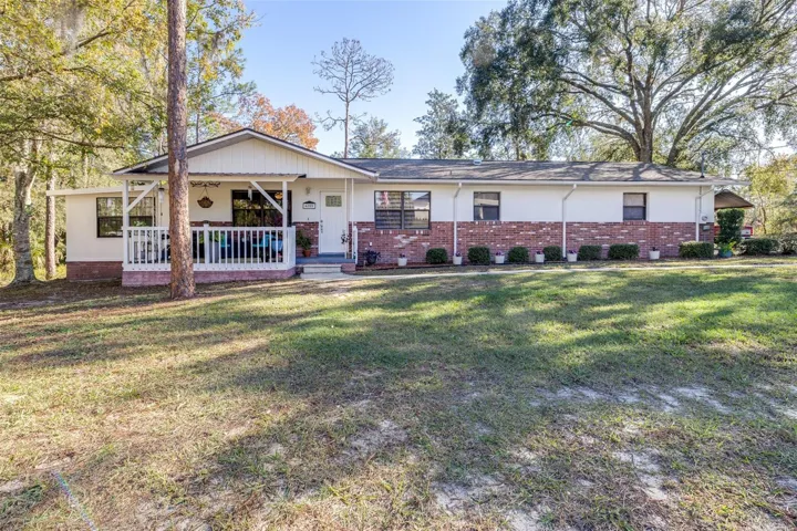 Adorable and completely updated home in Rainbow Lakes Estates