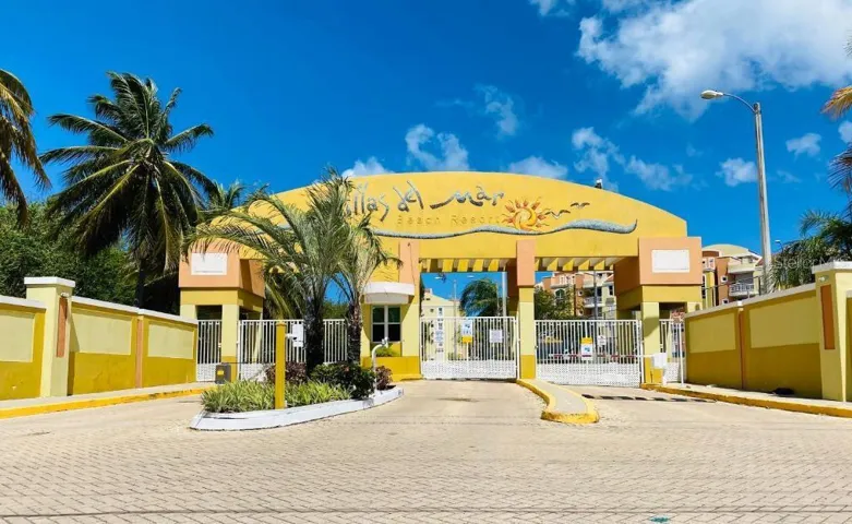 Entrada del complejo