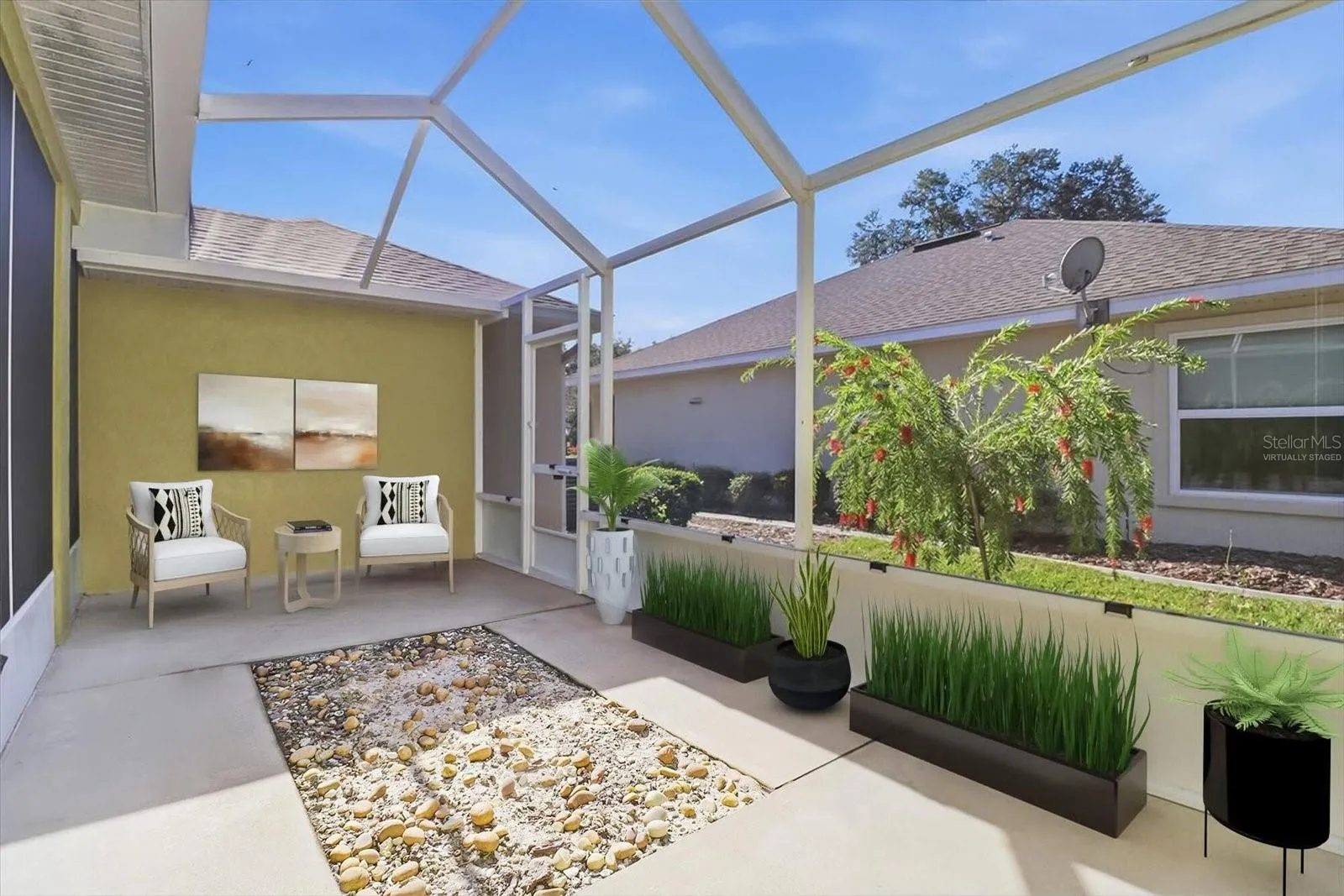 Screened Atrium... Virtually Staged
