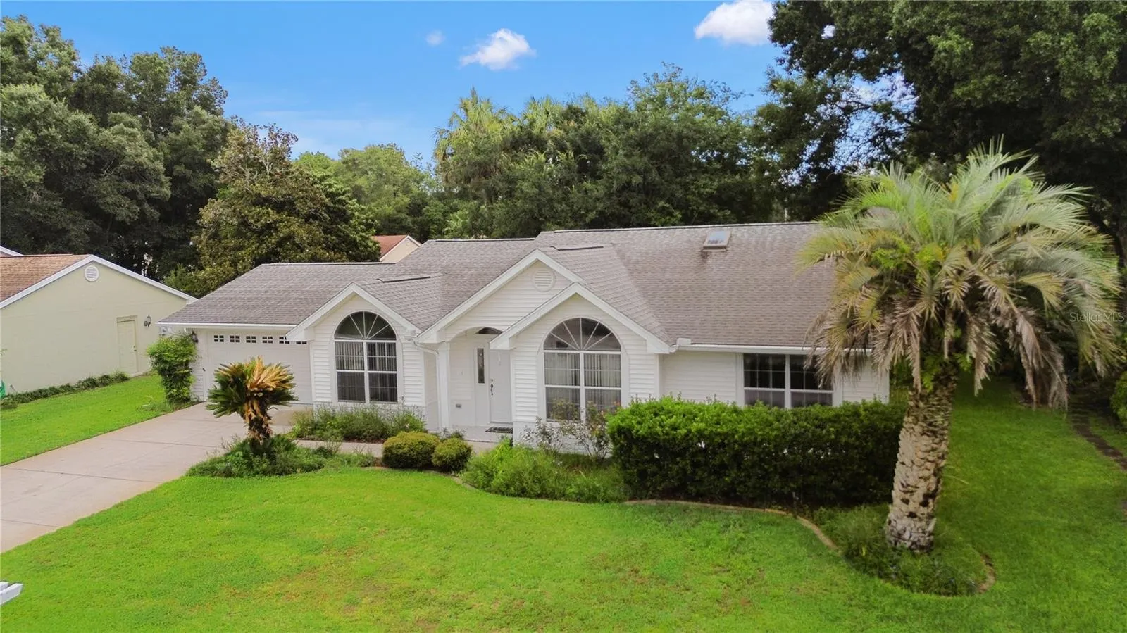 Welcome to 7734 SW 114th Loop in Oak Run!