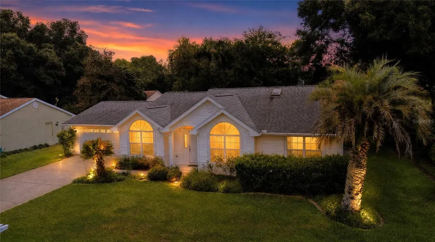 Twilight Edit- Welcome to 7734 SW 114th Loop in Oak Run's Timbergate!