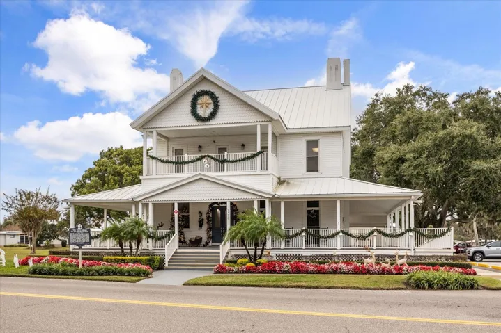 Zellwood Administrative Offices "The White House"