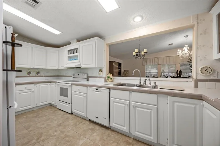 Spacious Kitchen 18x13 with Pass Thru Eat-On Bar