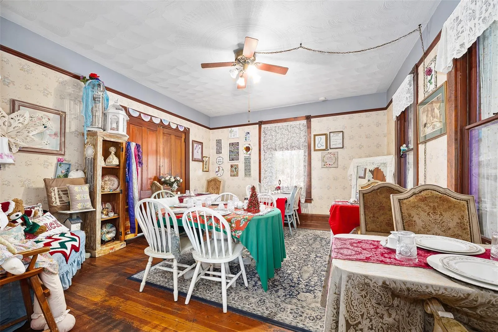 Dining Area #3 (Living Room)