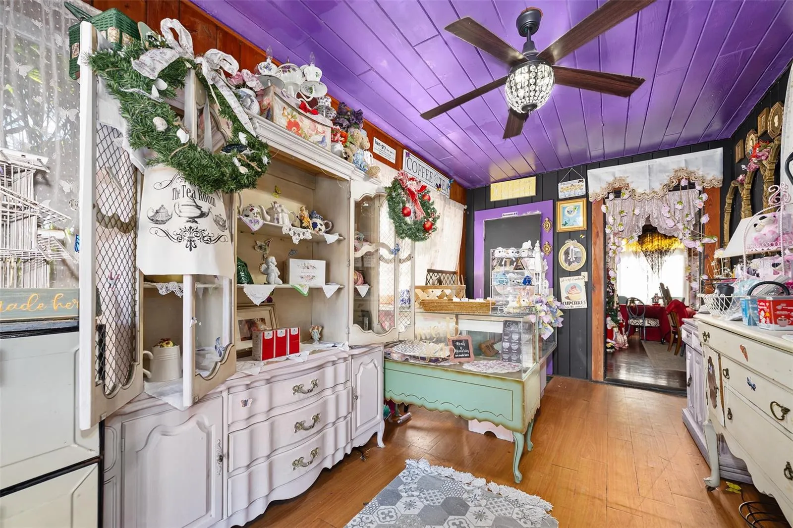 Entry/Cashier's Station/Office/Potential Bedroom