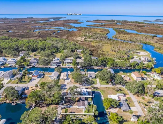 100 Ft of Water Frontage + Down the Canal to the Main River & has Gulf Access