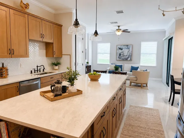 Oversized kitchen with newly updated quartz countertops/island