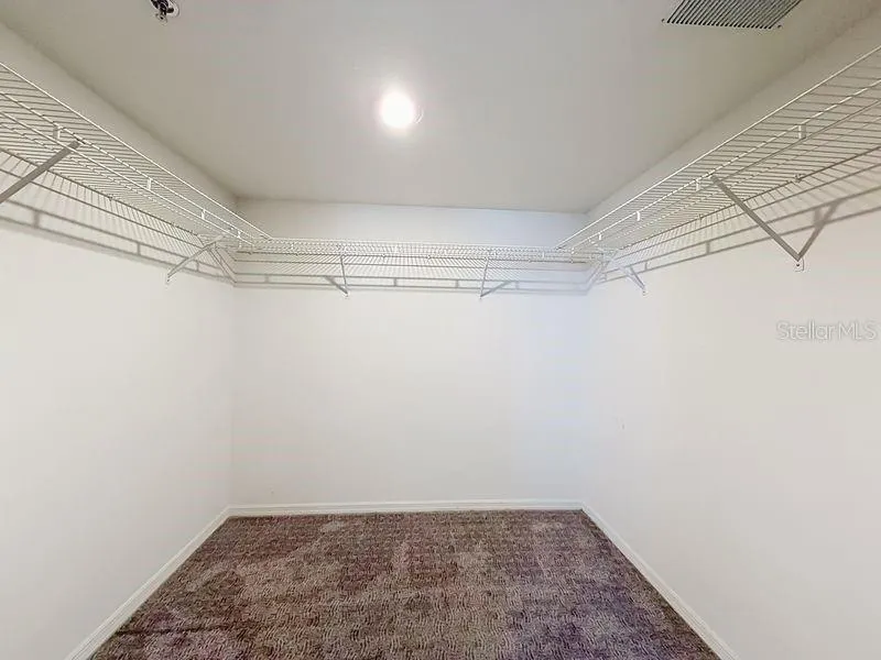 Voluminous walk-in closet