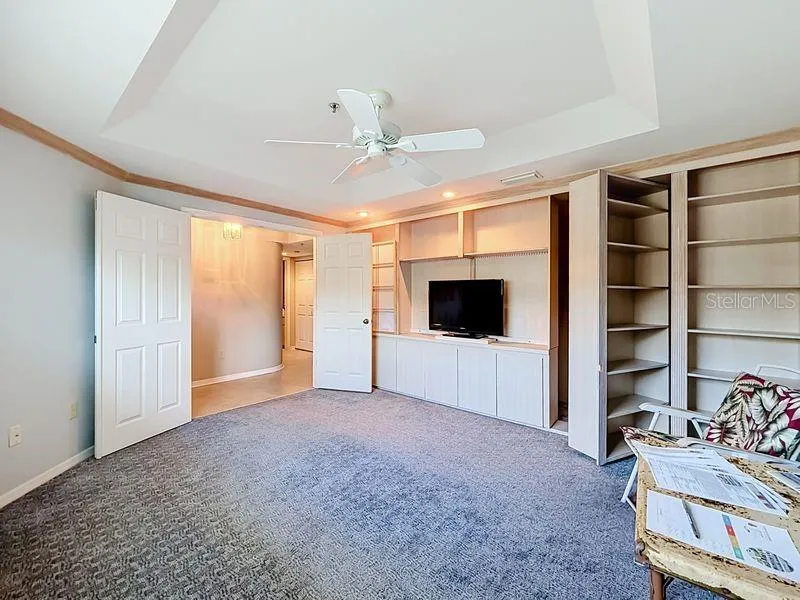 Den/guest bedroom