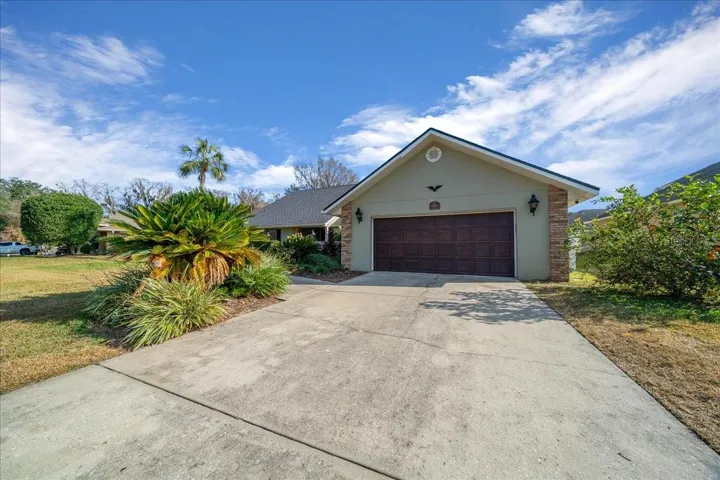 Front view of home