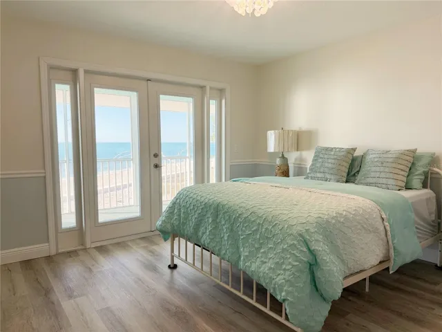 Guest bedroom with Gulf views.