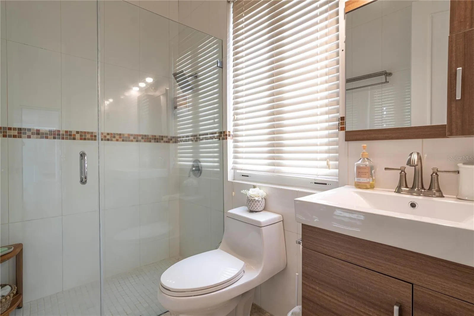 Guest room bathroom