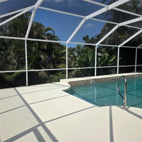 Easy step entry to pool