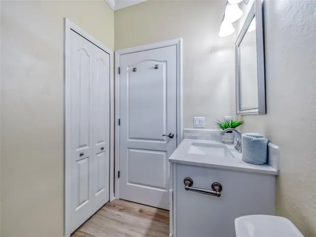 2nd Bath w/ Quartz Counters