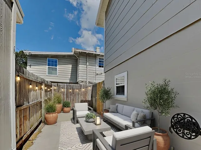 - virtually staged private courtyard
