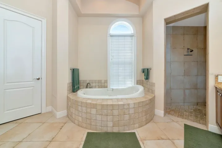 Soaking tub in Master