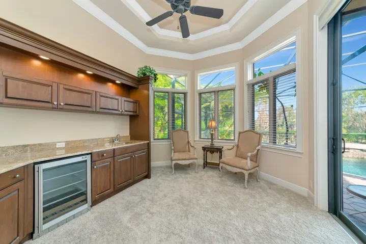 Sitting area off Master