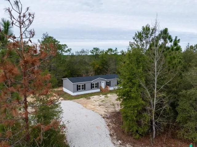 DRIVEWAY/FRONT OF HOME ON 2+ ACRES