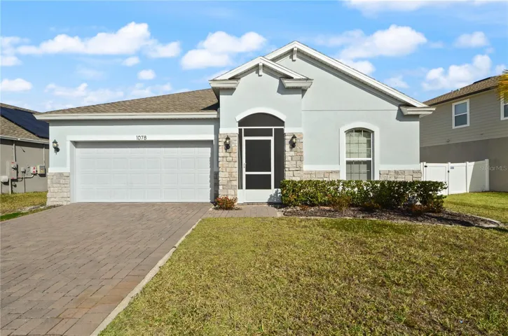 Beautiful Dream Finders home with a fully fenced in back yard!