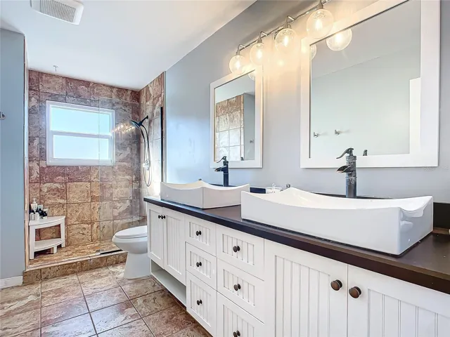 primary en-suite bathroom