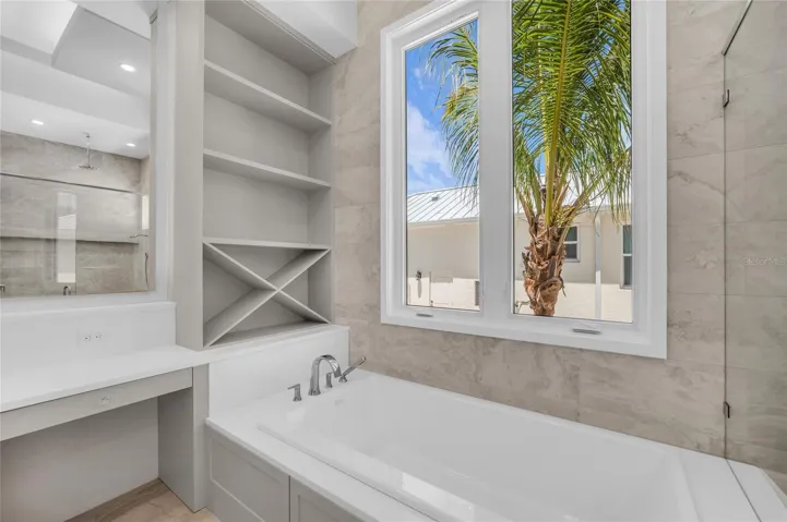 soaking tub