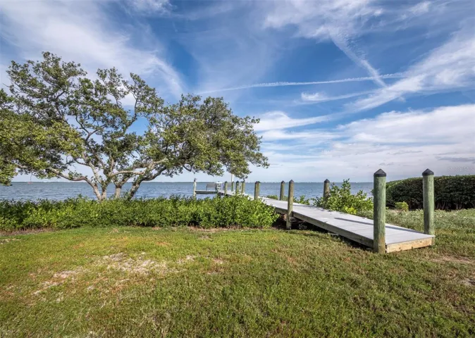 Covert II also offers a nice bayside fishing dock across Gulf of Mexico Drive