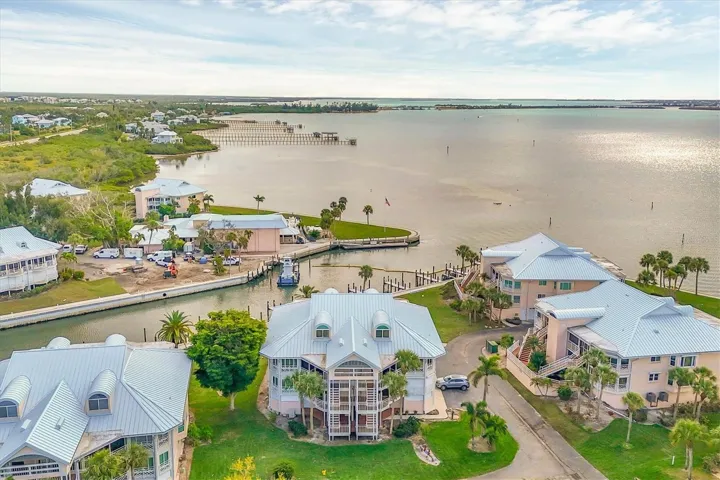 Welcome to your waterfront oasis!