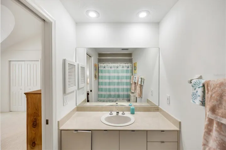 3rd full Bath on upper level