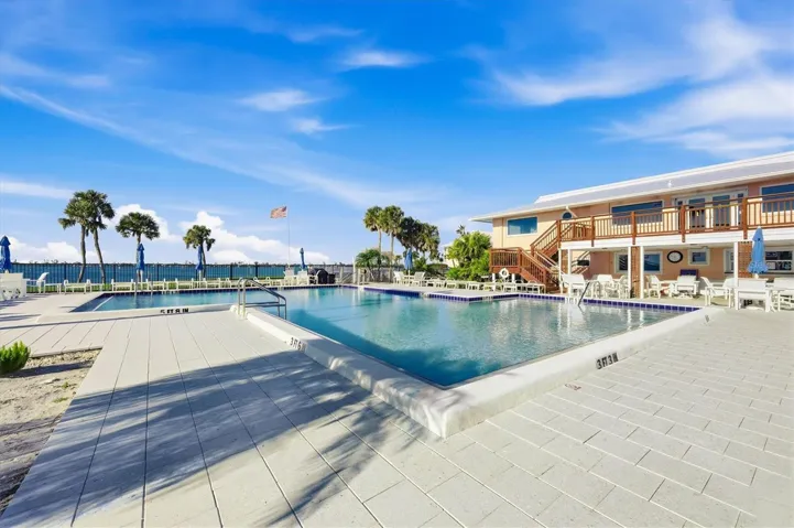 Pool & Clubhouse