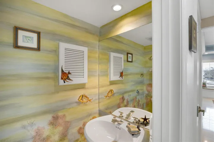 1/2 Bath