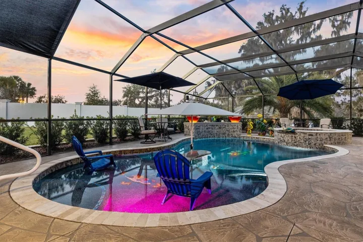 BEACH SITTING AREA IN POOL W/TABLE + UMBRELLA