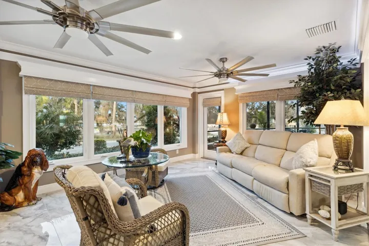 495 SQ FT GREAT ROOM*CUSTOM REMOTE SHADES