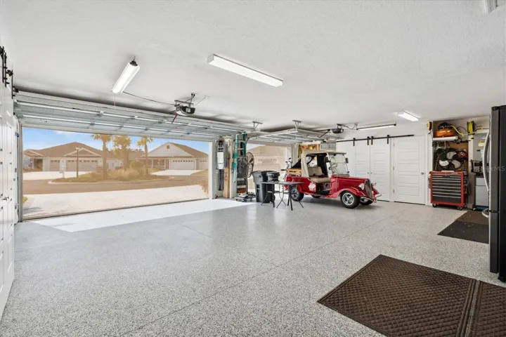 29X26 3 CAR GARAGE + REMOTE SCREENS (GOLF CART AVAILABLE SEPARATELY)