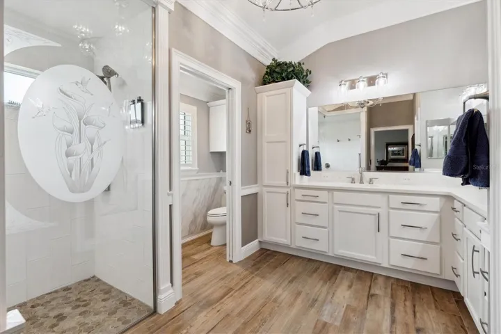EN-SUITE BATHROOM